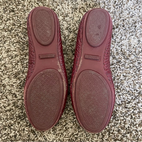 Size 8 Burgundy Snakeskin Tory Burch Flats - Picture 3 of 11